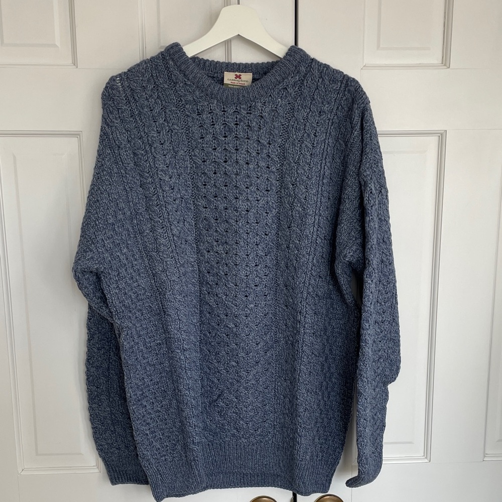 Carraig Donn Men’s Aran Wool Sweater - Picture 2 of 5